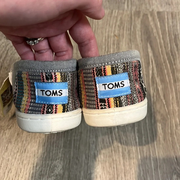 Toms Youth Classic Gray Chambray Pink Serape Shoes - Picture 4 of 6